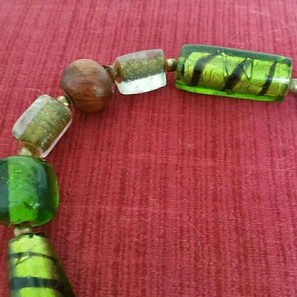 FUN GORGEOUS GREEN BEADS NECKLACE - Picture 6 of 7